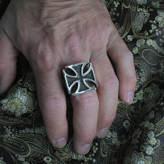 Iron Cross XL ring — Aileyan